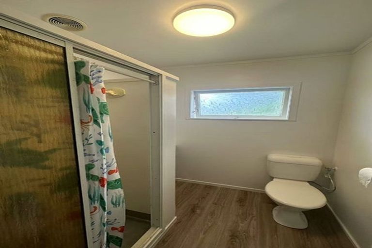 Photo of property in 1/16 Diana Drive, Glenfield, Auckland, 0627