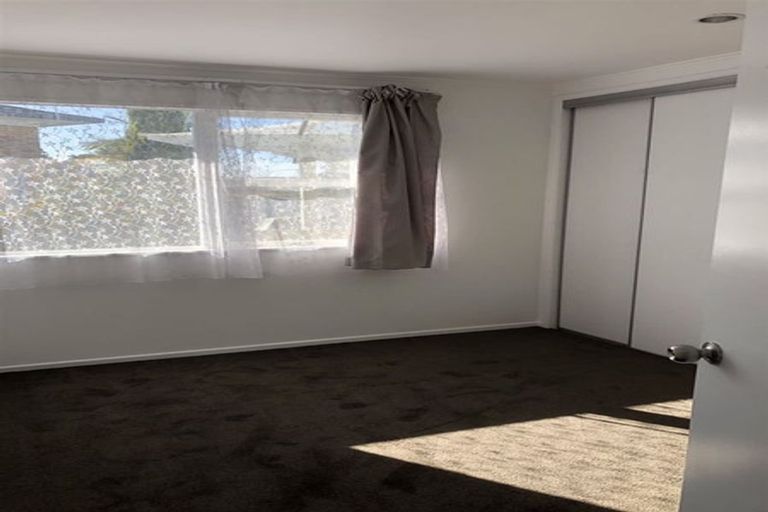 Photo of property in 169 Hobsonville Road, West Harbour, Auckland, 0618