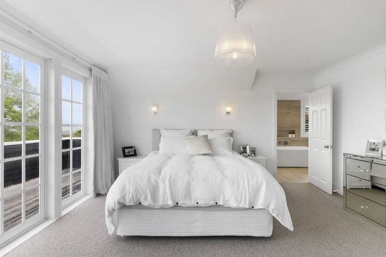 Photo of property in 16 Fenton Terrace, Cockle Bay, Auckland, 2014