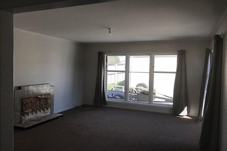 Photo of property in 121 Flanshaw Road, Te Atatu South, Auckland, 0610