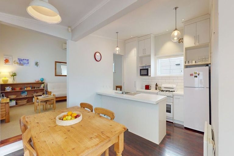 Photo of property in 9 Herald Terrace, Berhampore, Wellington, 6023