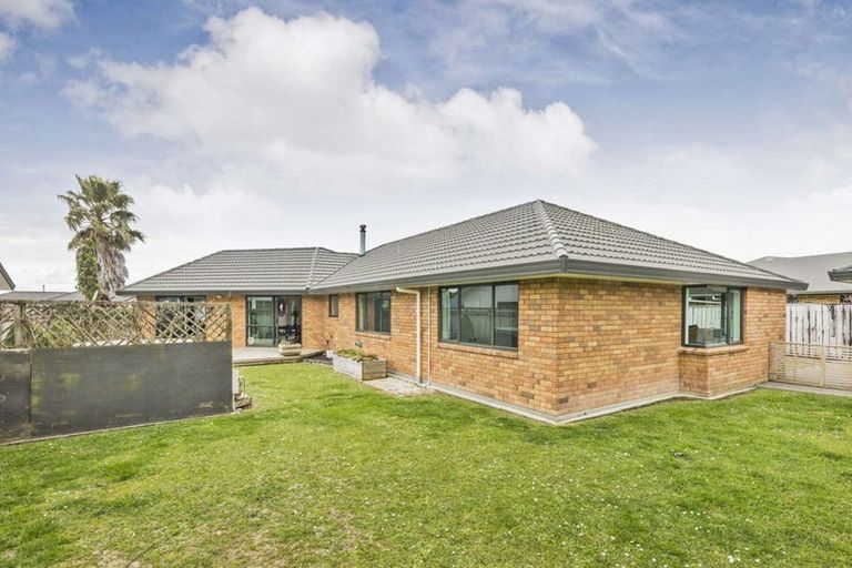 Photo of property in 8 Woodgate Court, Fitzherbert, Palmerston North, 4410