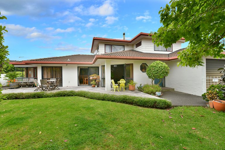 Photo of property in 27 Maygrove Drive, Orewa, 0931