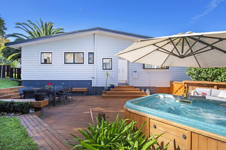 Photo of property in 173 Gossamer Drive, Pakuranga Heights, Auckland, 2010