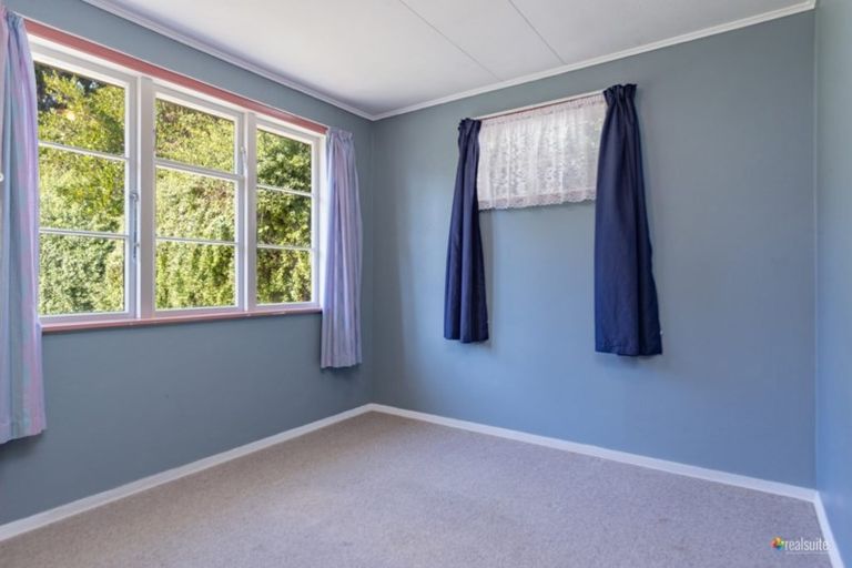 Photo of property in 5 Berkshire Grove, Cannons Creek, Porirua, 5024