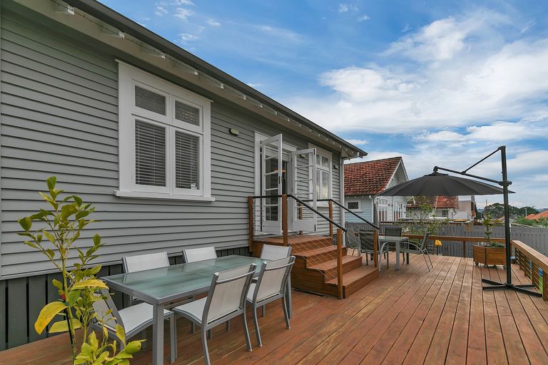 Photo of property in 1 Cochrane Road, Hobsonville, Auckland, 0616