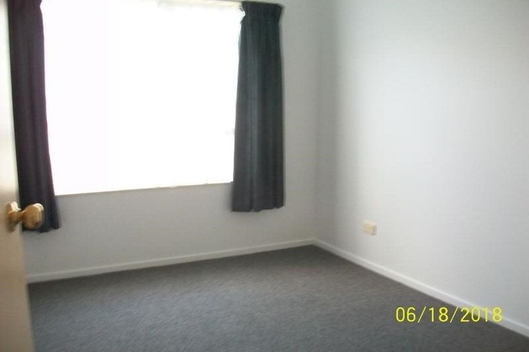 Photo of property in 1/10 Netherlands Avenue, Kelston, Auckland, 0602
