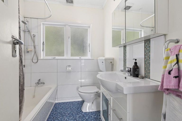 Photo of property in 81 Severn Street, Island Bay, Wellington, 6023