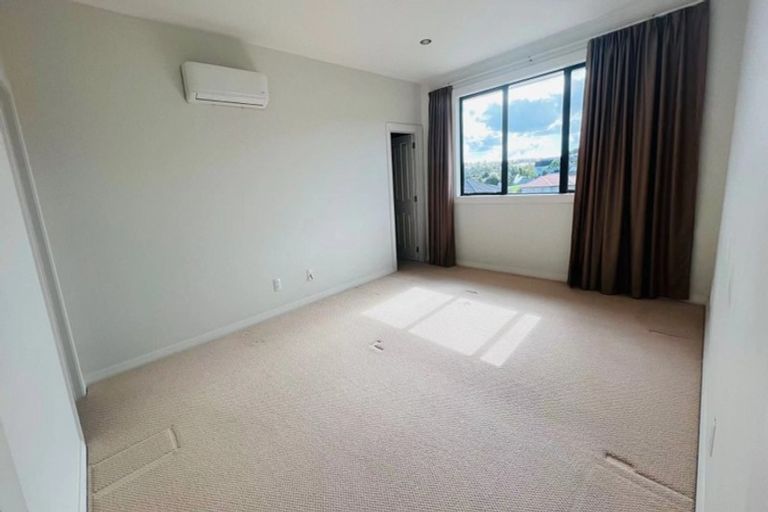 Photo of property in 15 Ballymore Drive, Pinehill, Auckland, 0632