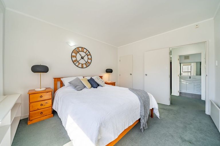 Photo of property in Hobson Court Flats, 64/70 Hobson Street, Thorndon, Wellington, 6011
