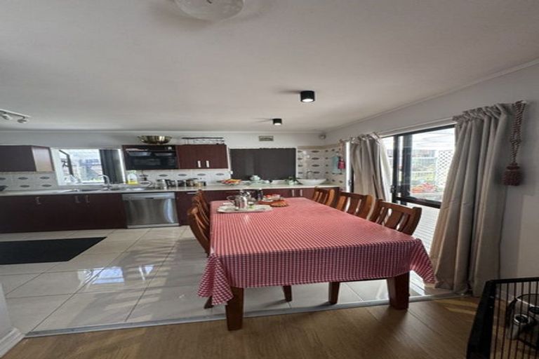 Photo of property in 68 Newington Road, Henderson, Auckland, 0612