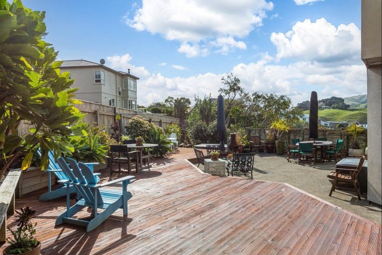 Photo of property in 3 Pendennis Point, Camborne, Porirua, 5026