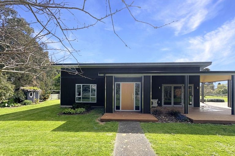 Photo of property in 646 No 2 Line, Fordell, 4572