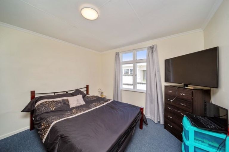 Photo of property in 3 Rainsford Street, Moturoa, New Plymouth, 4310