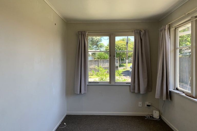 Photo of property in 90 Matipo Road, Te Atatu Peninsula, Auckland, 0610