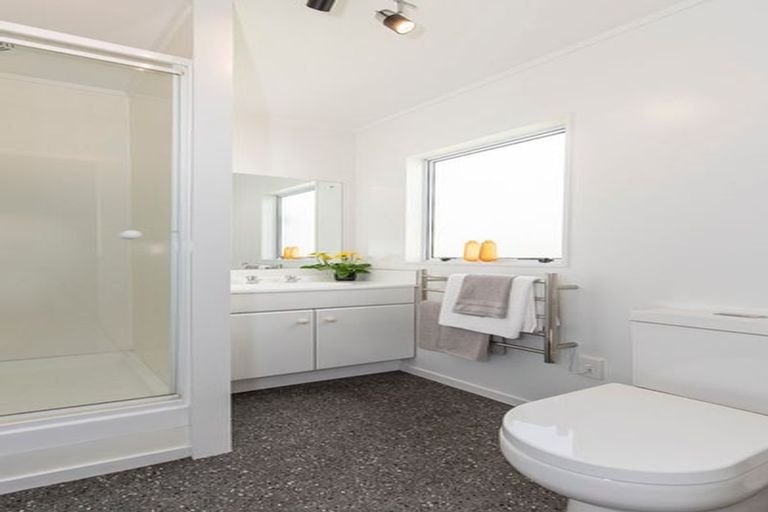 Photo of property in 2/94 Saint Johns Road, Saint Johns, Auckland, 1072