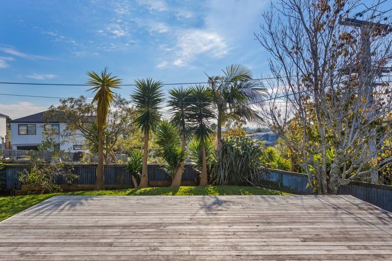 Photo of property in 31 Sunnyside Road, Sunnyvale, Auckland, 0612