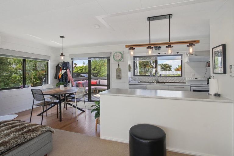 Photo of property in 3 Stella Drive, Clarks Beach, 2122