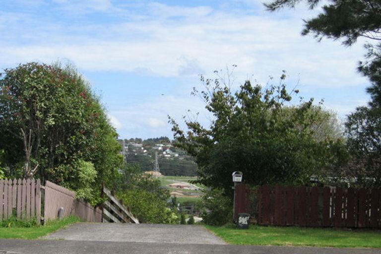 Photo of property in 42 Cedar Heights Avenue, Massey, Auckland, 0614