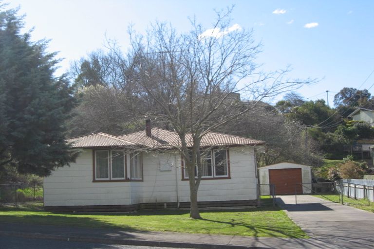 Photo of property in 6 Church Street, Waipawa, 4210