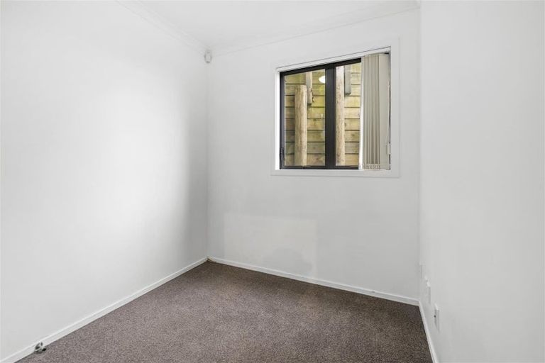 Photo of property in 43a Stewart Drive, Newlands, Wellington, 6037