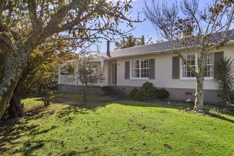 Photo of property in 11 Fielding Crescent, Farm Cove, Auckland, 2012