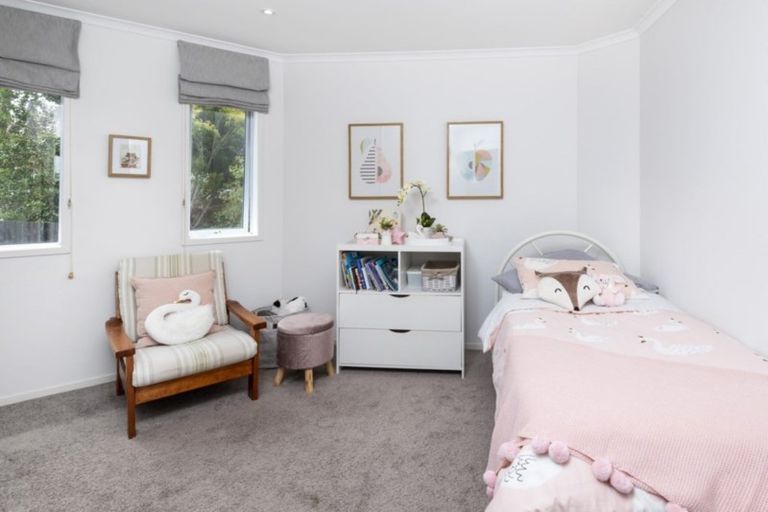 Photo of property in 70 Beach Road, Mellons Bay, Auckland, 2014