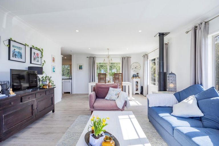 Photo of property in 39 Emlyn Place, Torbay, Auckland, 0630