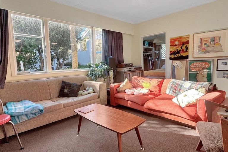 Photo of property in 8 Melbourne Road, Island Bay, Wellington, 6023