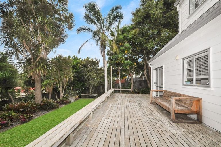 Photo of property in 19 Rehia Road, Massey, Auckland, 0614