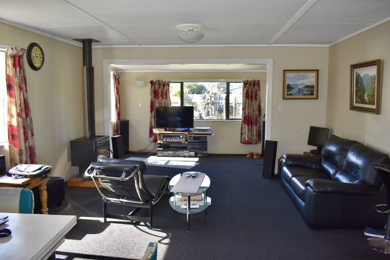 Photo of property in 4 Mavis Avenue, Waikawa Beach, Levin, 5573