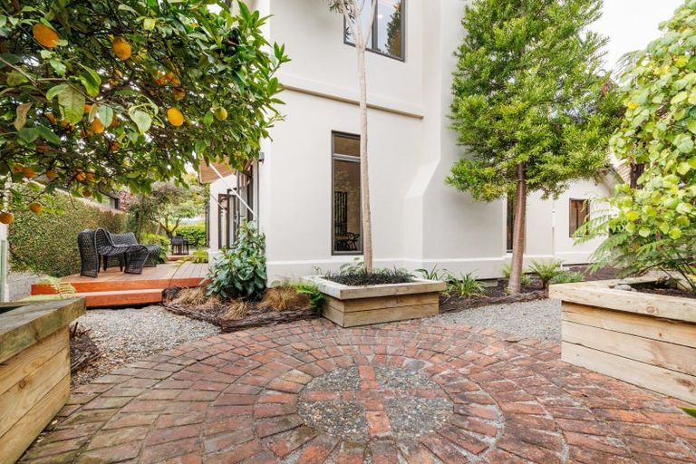 Photo of property in 17a Lincoln Terrace, Hokowhitu, Palmerston North, 4410