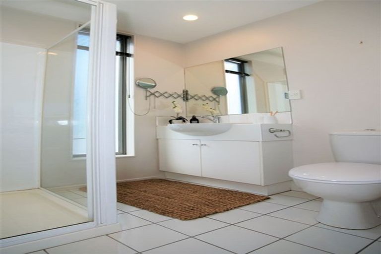 Photo of property in 35 Oakford Close, Riccarton, Christchurch, 8011