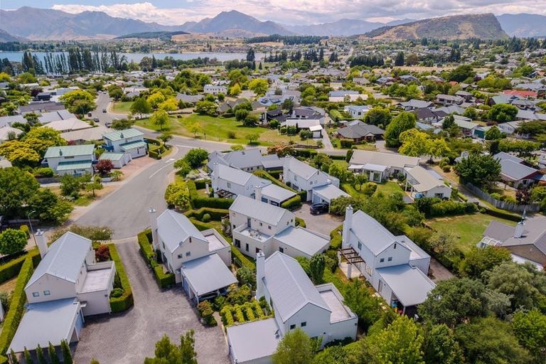 Photo of property in 9 Meadowbrook Place, Wanaka, 9305