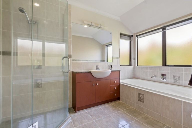 Photo of property in 44 Grammar School Road, Pakuranga, Auckland, 2010