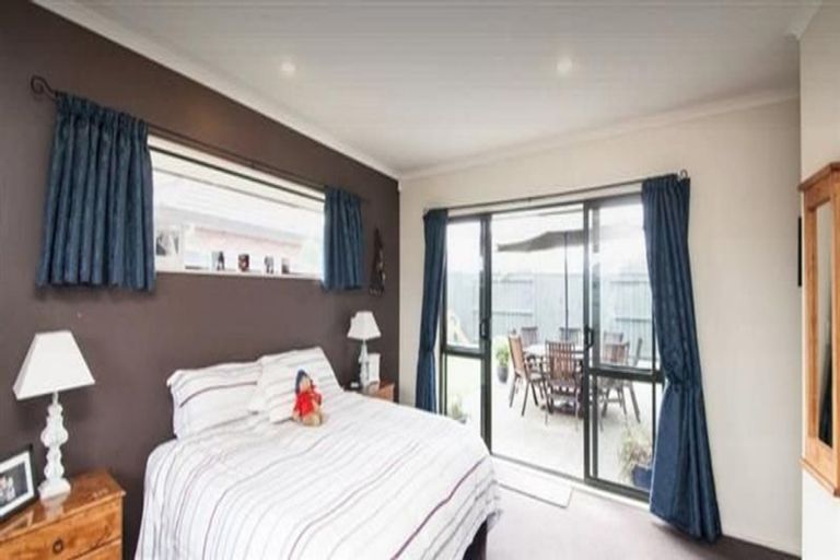 Photo of property in 4 Dryden Court, Kelvin Grove, Palmerston North, 4414