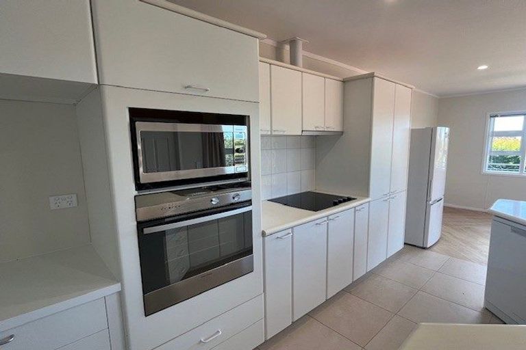 Photo of property in 3 Copperfield Terrace, Mellons Bay, Auckland, 2014