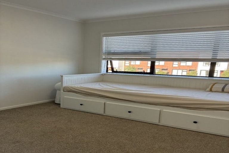 Photo of property in 68 Manarini Road, Westgate, Auckland, 0614