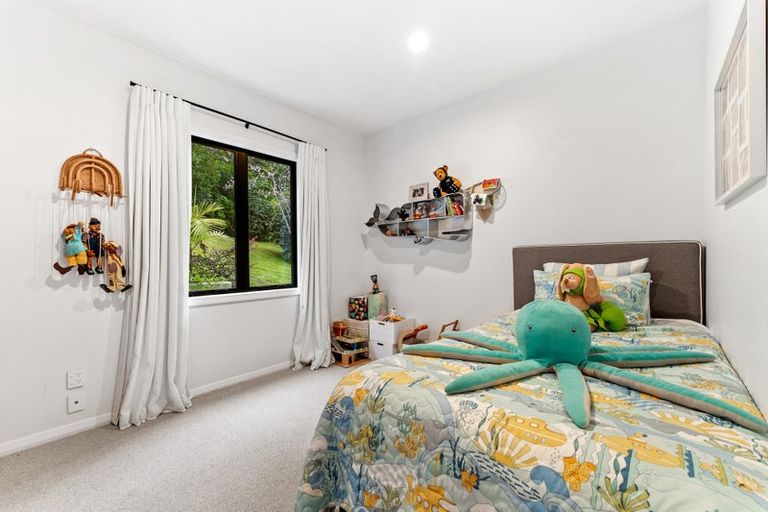 Photo of property in 10 Zita Avenue, Matakatia, Whangaparaoa, 0930