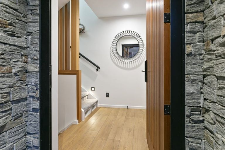 Photo of property in 18 Atkinson Road, Titirangi, Auckland, 0604