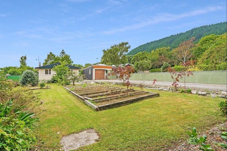 Photo of property in 9 Tararua Street, Paraparaumu, 5032