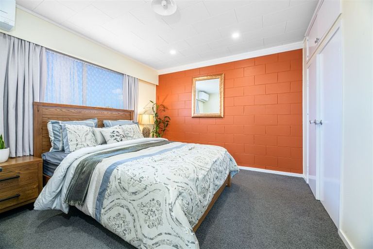 Photo of property in 2/27 Spence Road, Henderson, Auckland, 0612