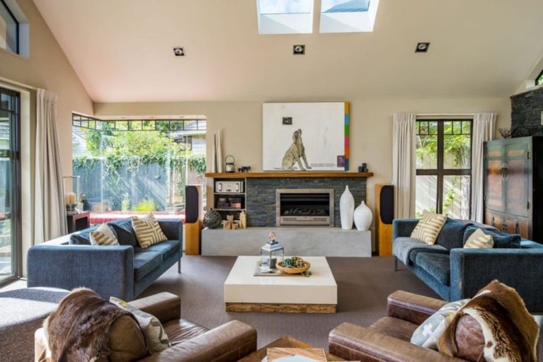 Photo of property in 374 Muritai Road, Eastbourne, Lower Hutt, 5013