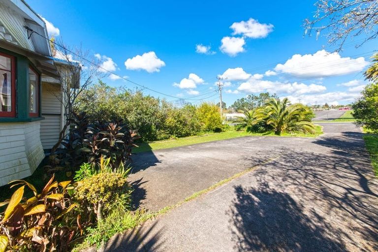Photo of property in 61 Rua Road, Glen Eden, Auckland, 0602