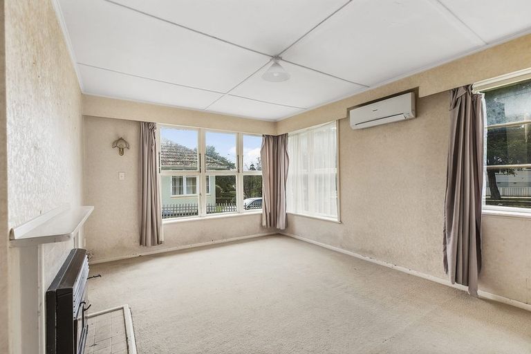 Photo of property in 52 Mungavin Avenue, Ranui, Porirua, 5024