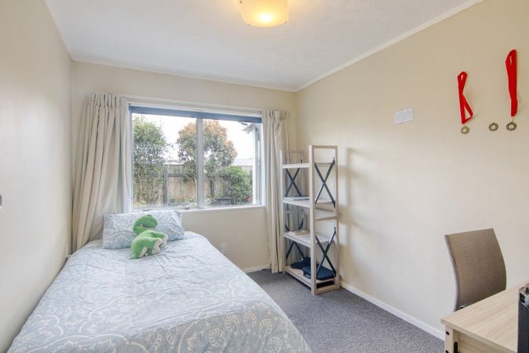 Photo of property in 17 Cargill Grove, Kelvin Grove, Palmerston North, 4414