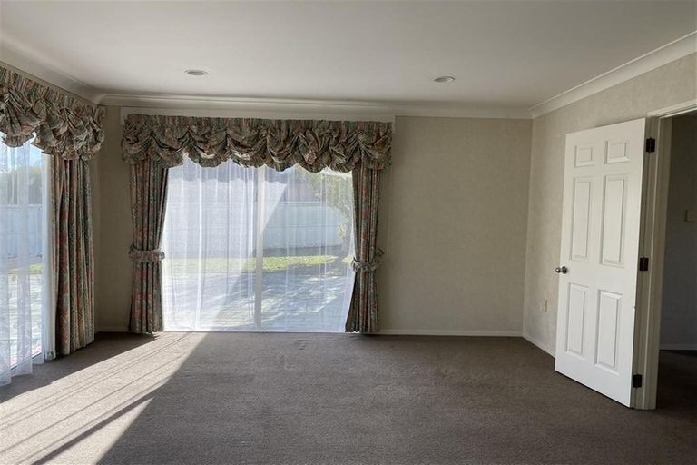 Photo of property in 11 Santa Ana Drive, Shamrock Park, Auckland, 2016