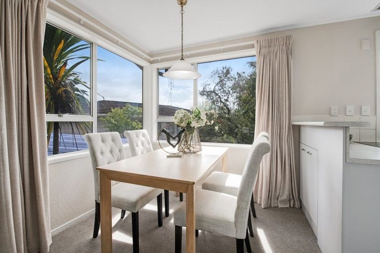 Photo of property in 1 Wanita Place, Totara Vale, Auckland, 0629