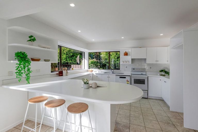 Photo of property in 16 Huia Street, Waikanae, 5036