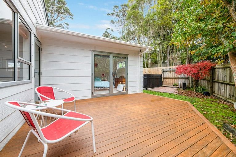 Photo of property in 1/22 Wirihana Road, Titirangi, Auckland, 0604